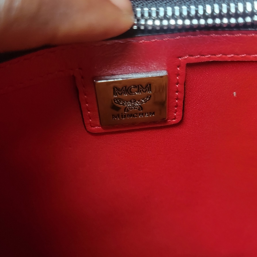 Beautiful pre-owned authentic MCM - Picture 13 of 16